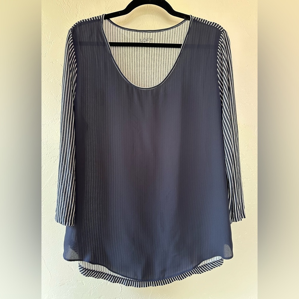 Loft Women’s blouse - GUC - L - spring summer fall lightweight flattering